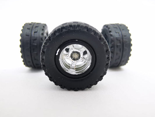 JAGUAR WARRIOR AT 10 MM 5 bolt chrome black ring, black tire DISTRIBUIDORES