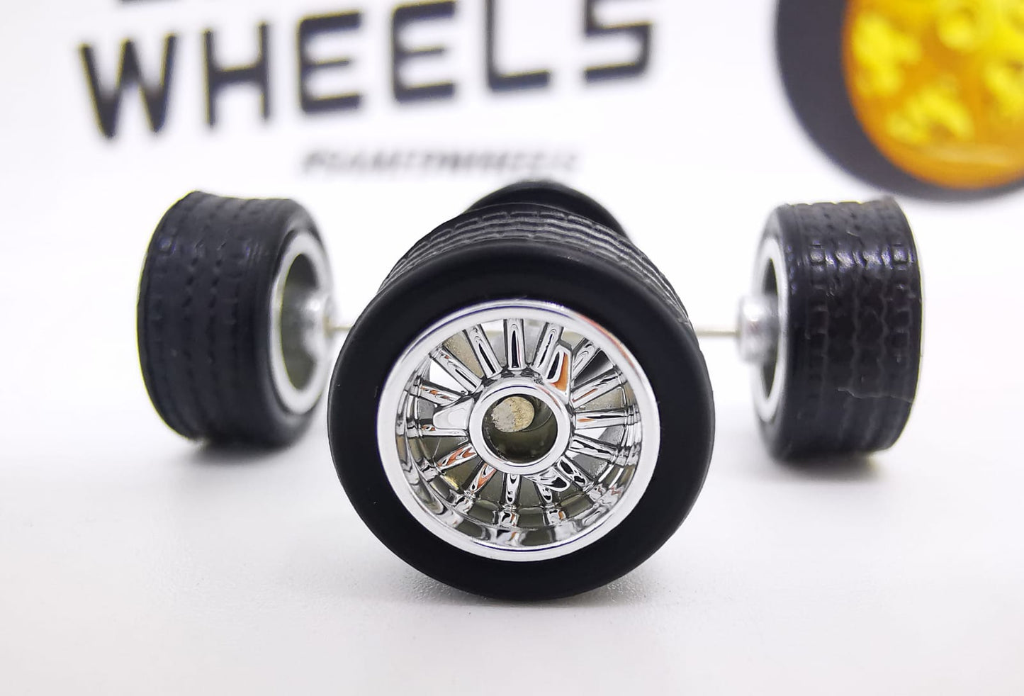Lowrider 10 mm Chrome ring Black Tire