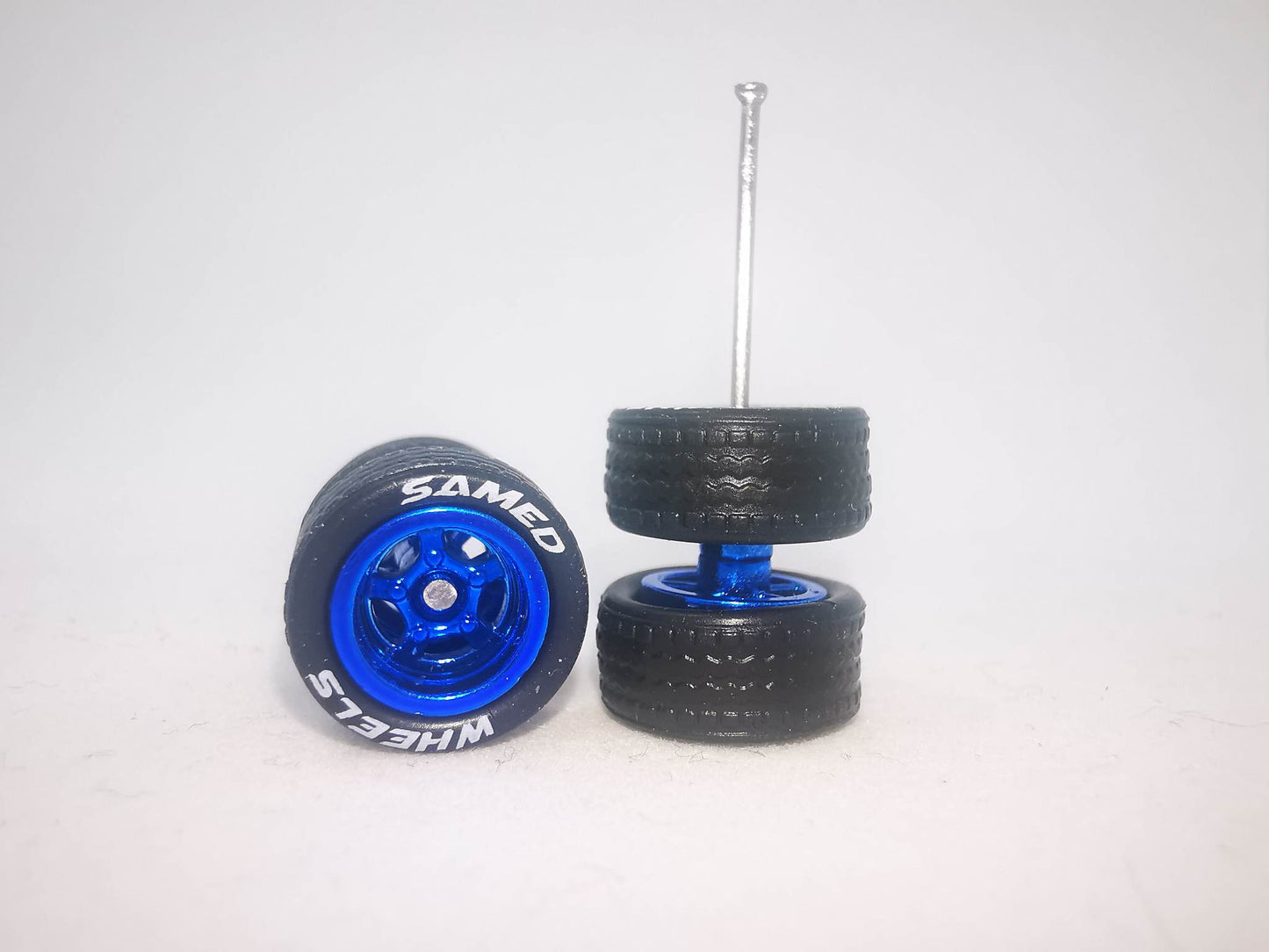 5 bolt 10 mm metallic blue ring, black tire with lettering