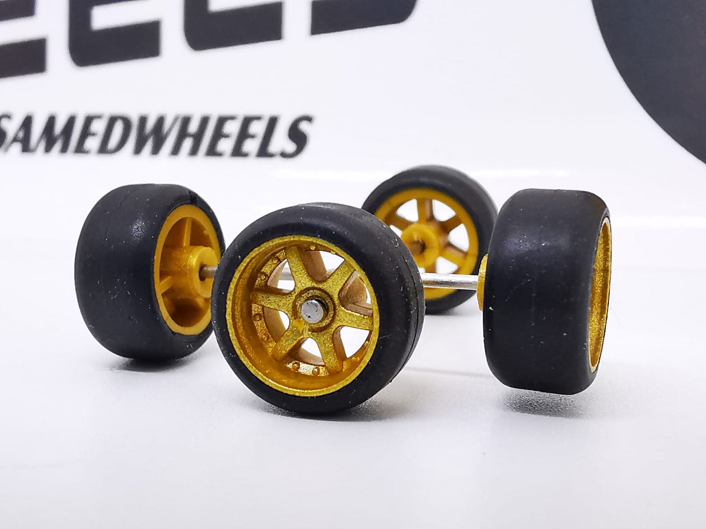 6 spoke jdm 11mm polished gold, black tire not removable