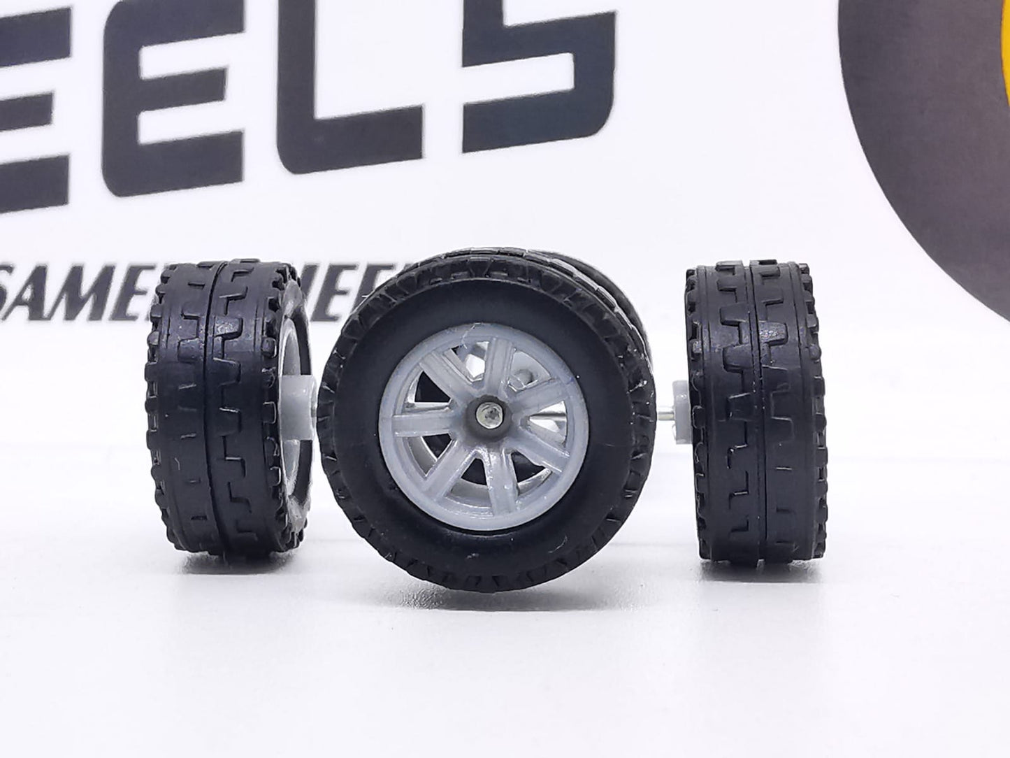 JAGUAR WARRIOR AT 7 spoke 11mm dark grey black tire not removable