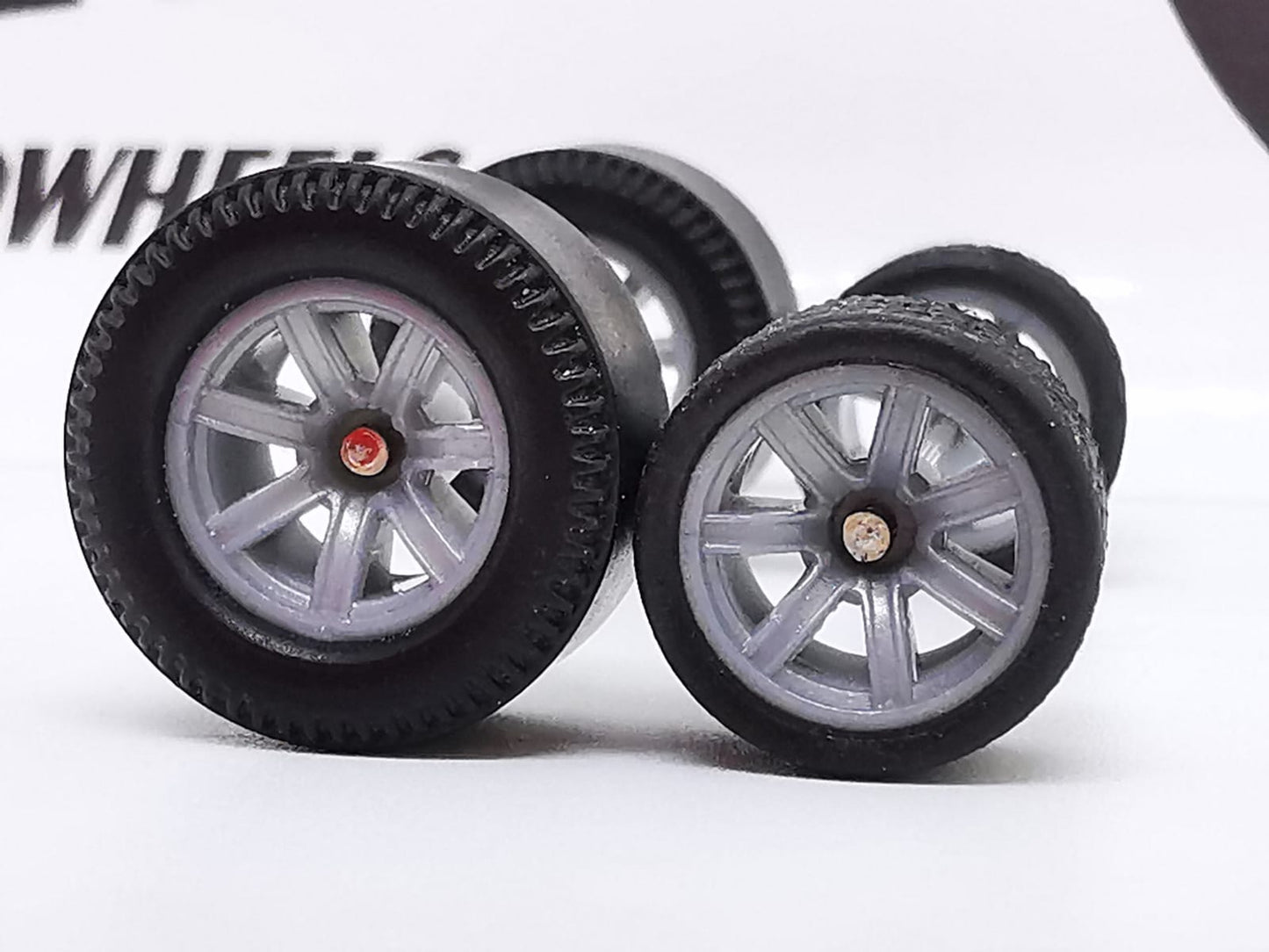 Dragster tire 7 spoke dark Gray, Black/Rear Flat not removable