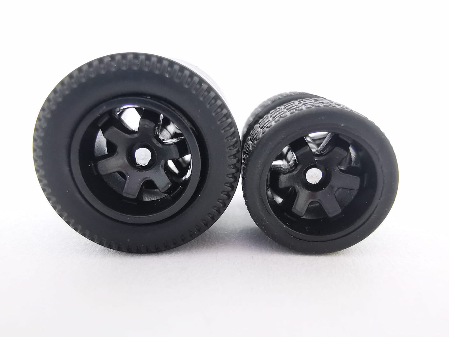 Dragster tire 7 spoke black, Black/Rear Flat not removable