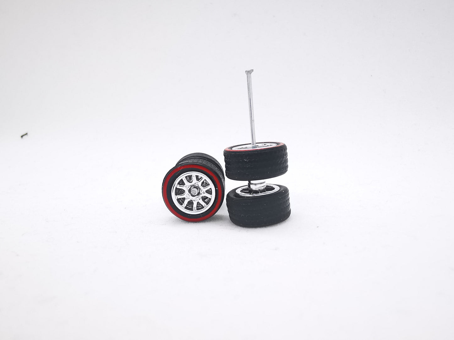 THUNDER 10 mm chrome rin, Black tire with Red Line