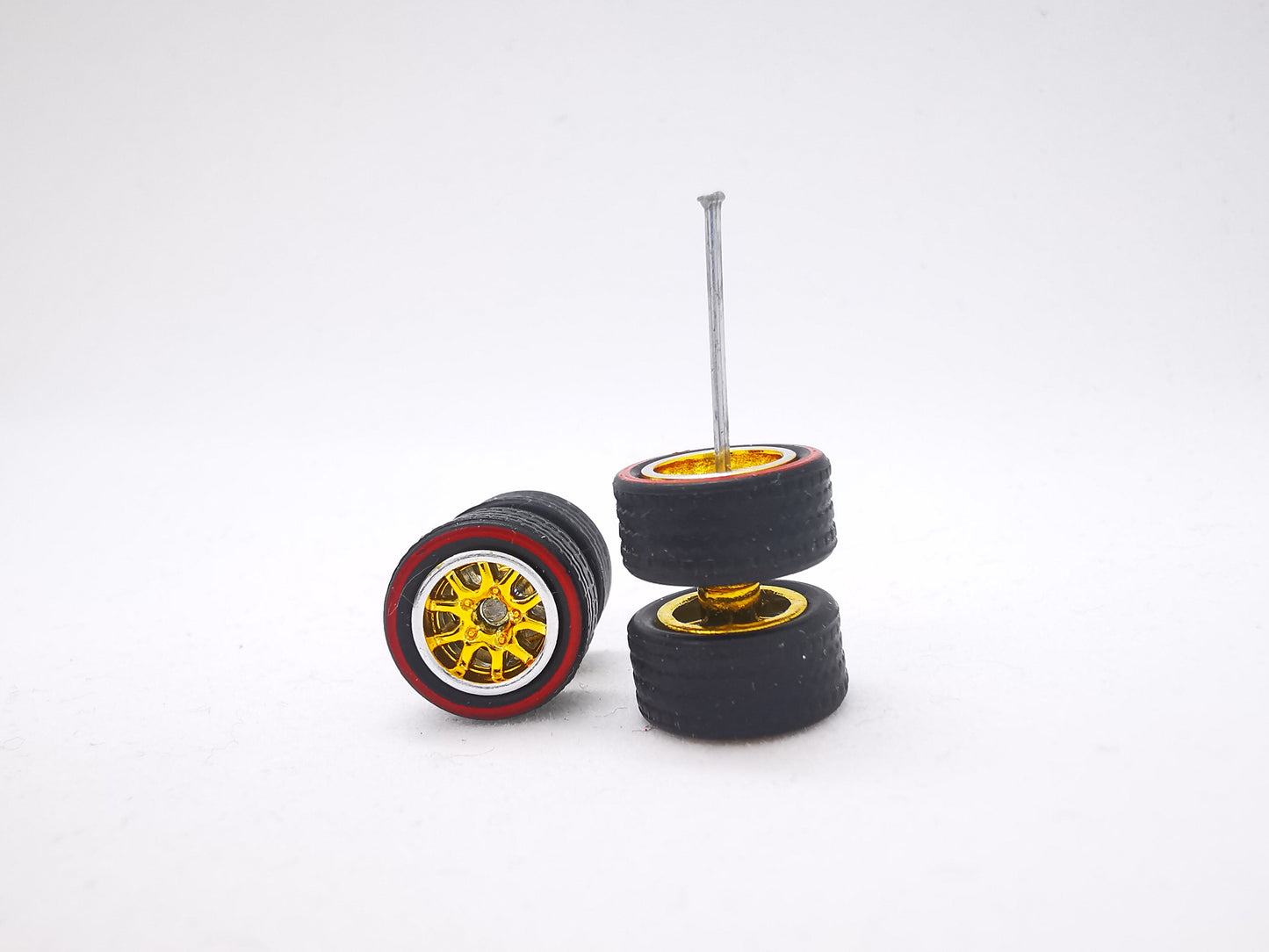 THUNDER 10 mm gold chrome rin, Black tire with Red Line