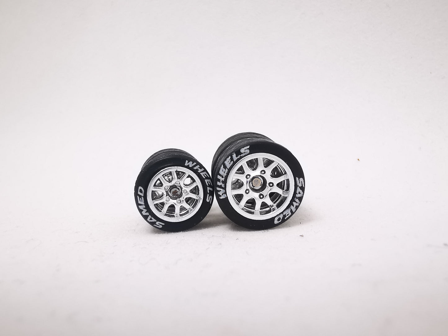 THUNDER 1012 mm chrome ring, black tire with lettering