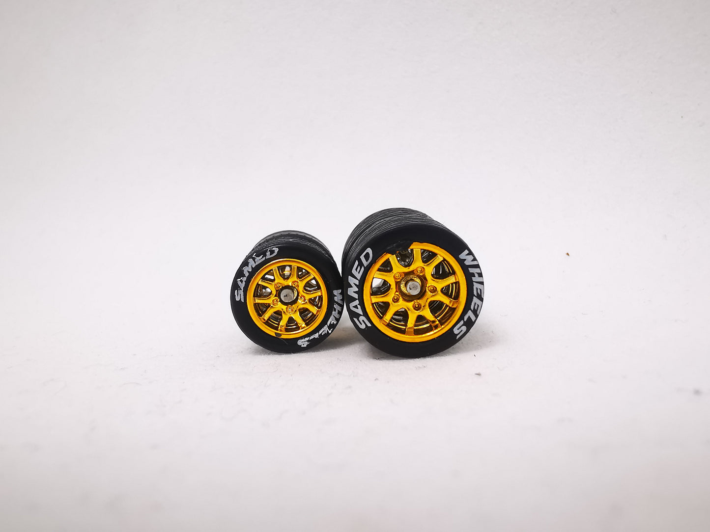THUNDER 1012 mm gold ring, black tire with lettering