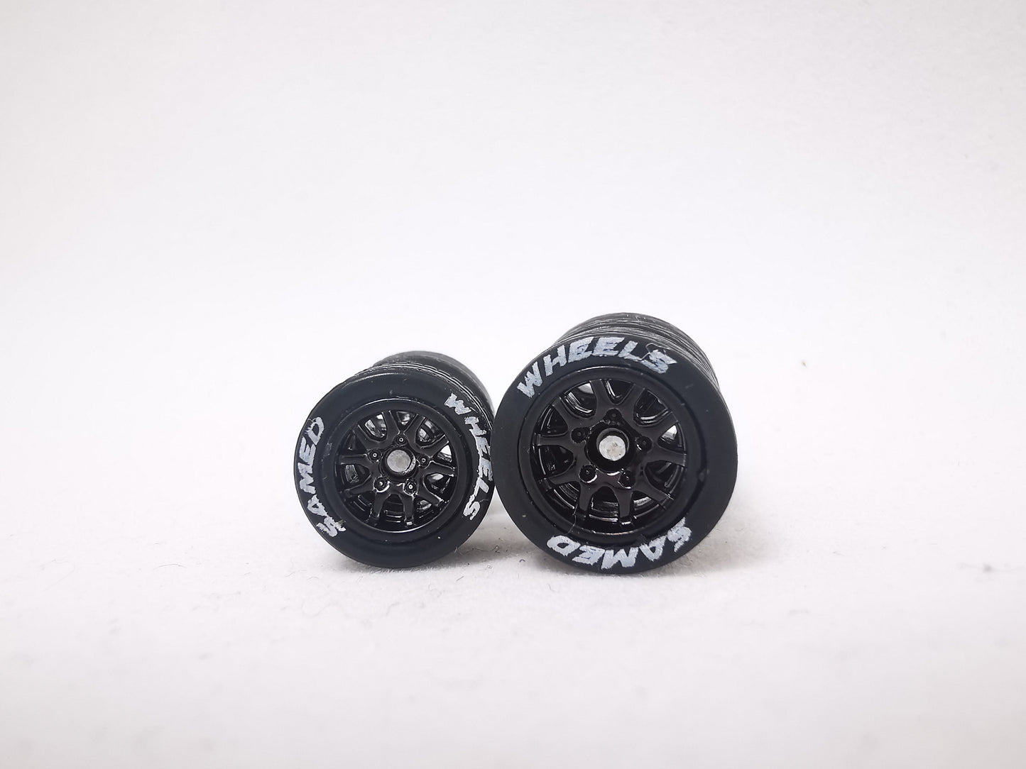 THUNDER 1012 mm black ring, black tire with lettering