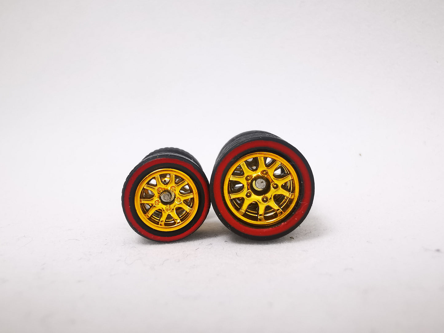 THUNDER 1012 mm gold ring, Black tire with Red Line