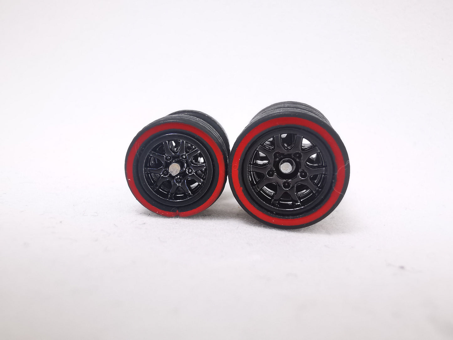 THUNDER 1012 mm black ring, Black tire with Red Line