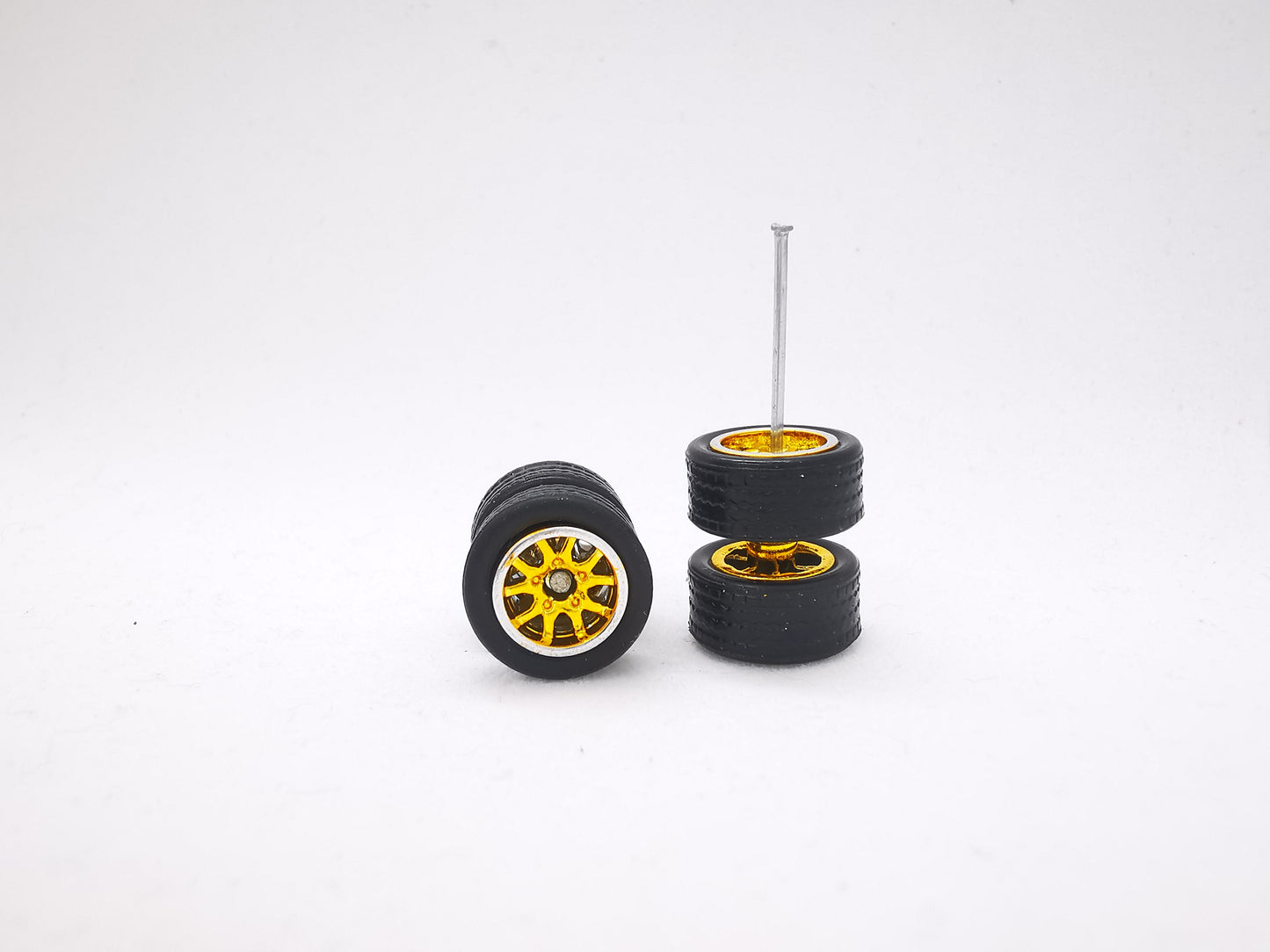 THUNDER 10 mm gold chrome rin, black tire