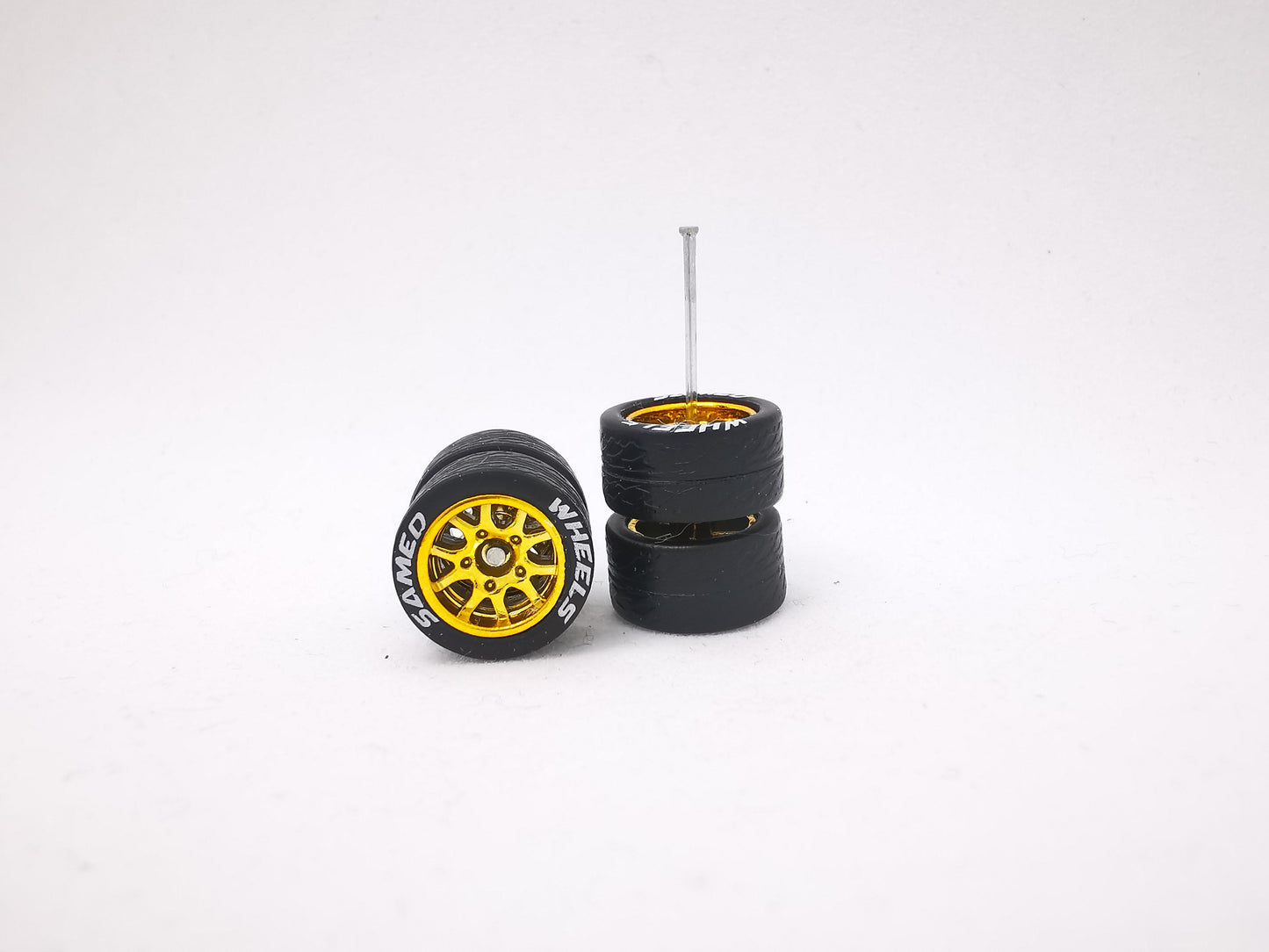 THUNDER 12 mm gold ring, black tire with lettering
