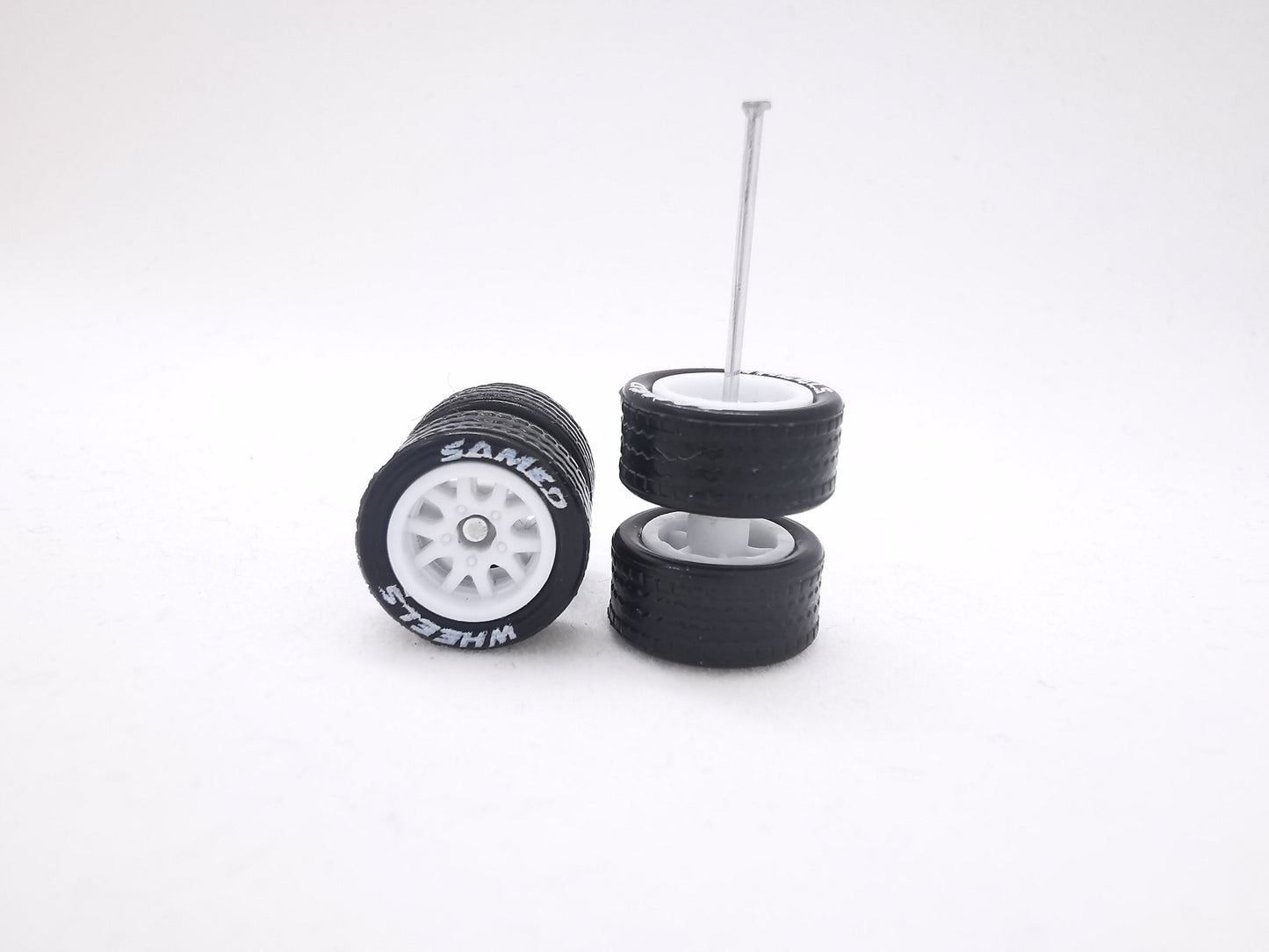 THUNDER 10 mm white ring, black tire with lettering