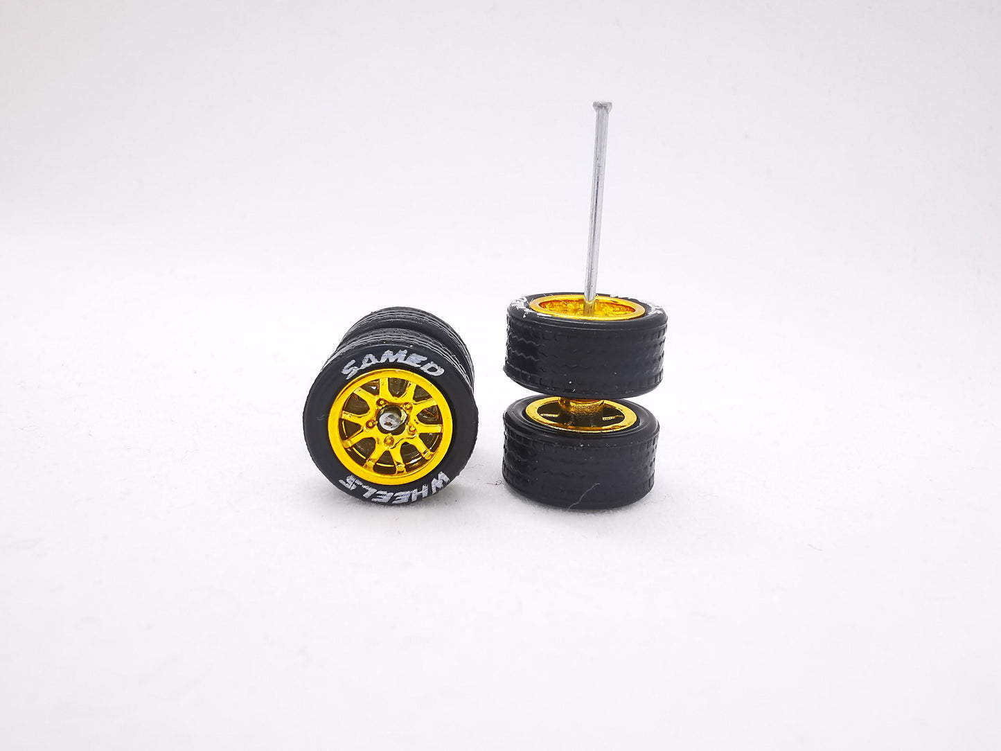 THUNDER 10 mm gold ring, black tire with lettering