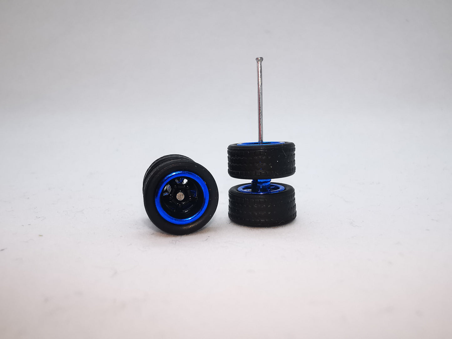 5 bolt 10 mm black tire black blue ring