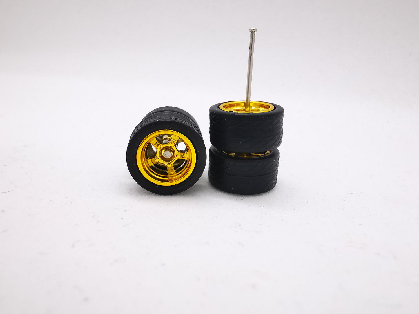 5 bolt 12 mm gold ring, black tire