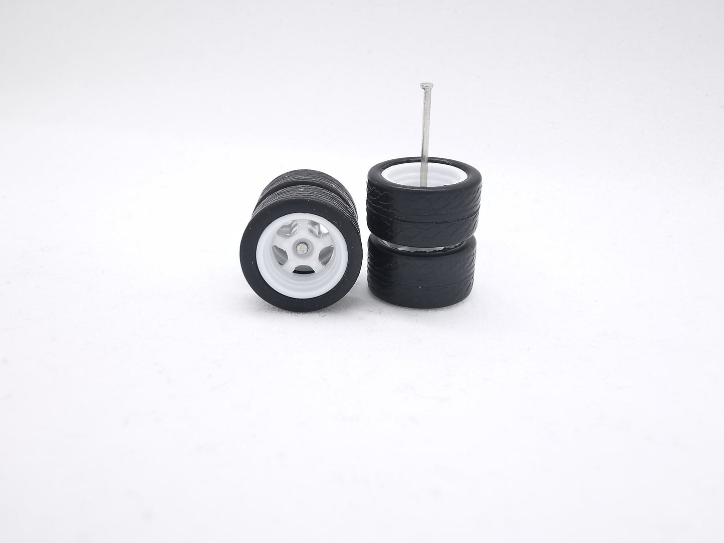5 bolt 12 mm white ring, black tire