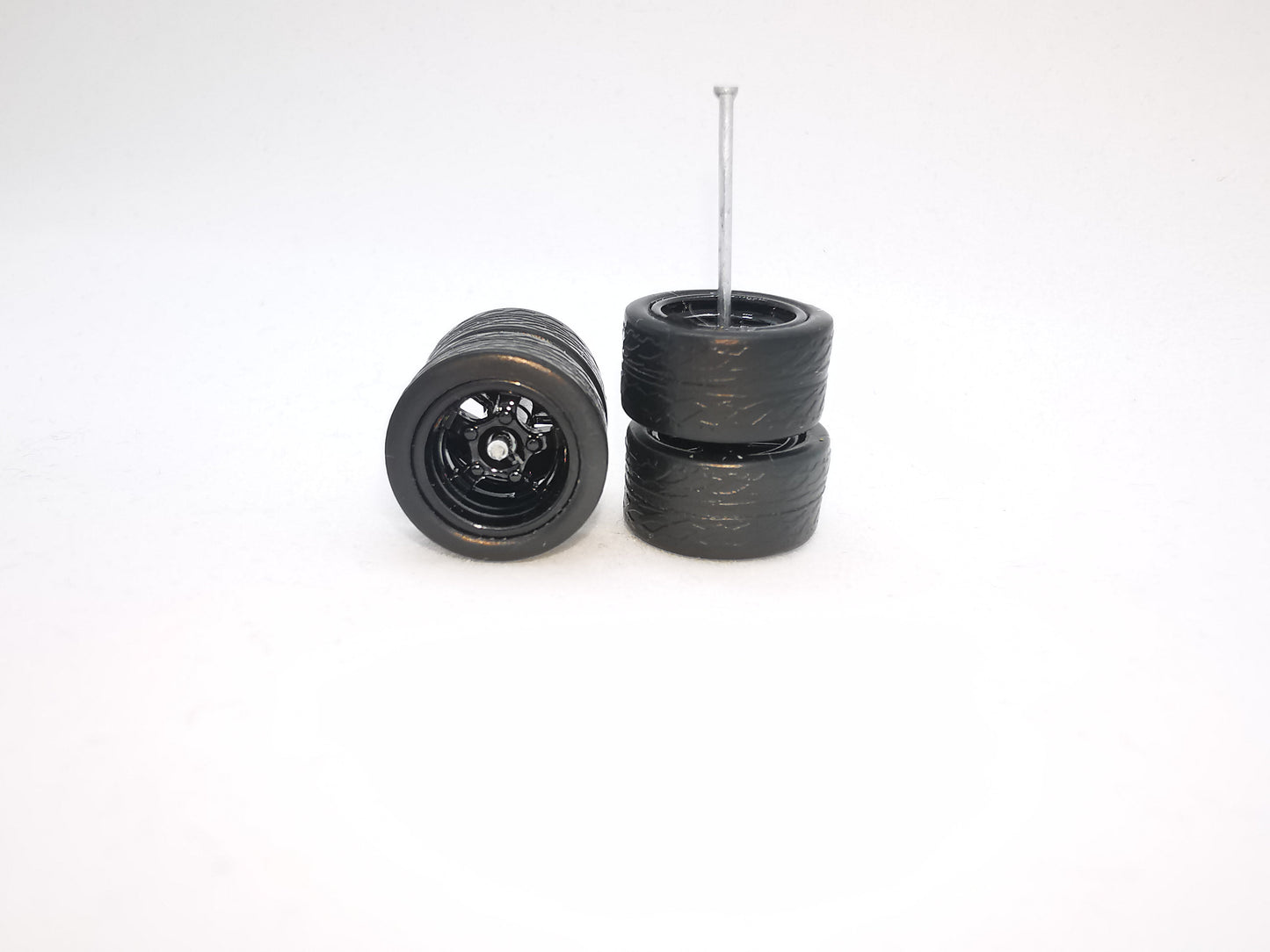 5 bolt 12 mm black ring, black tire