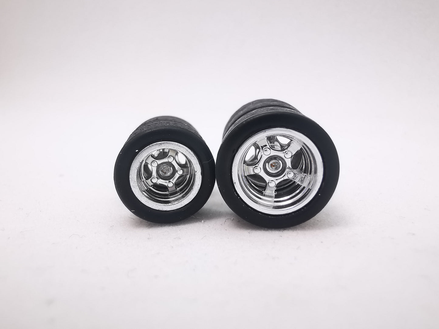 5 bolt 1012 mm chrome ring, black tire