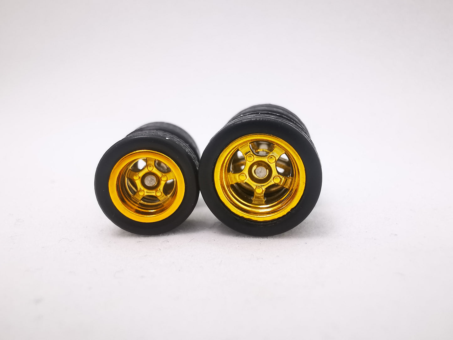5 bolt 1012 mm gold ring, black tire