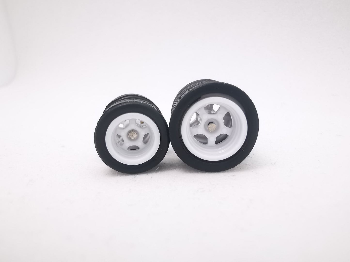 5 bolt 1012 mm white ring, black tire