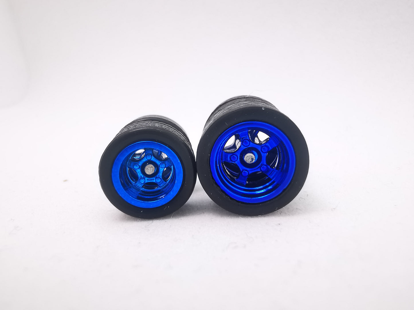 5 bolt 1012 mm metallic blue ring, black tire
