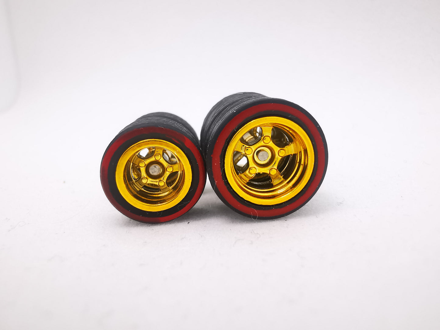 5 bolt 1012 mm gold ring, black tire with red line