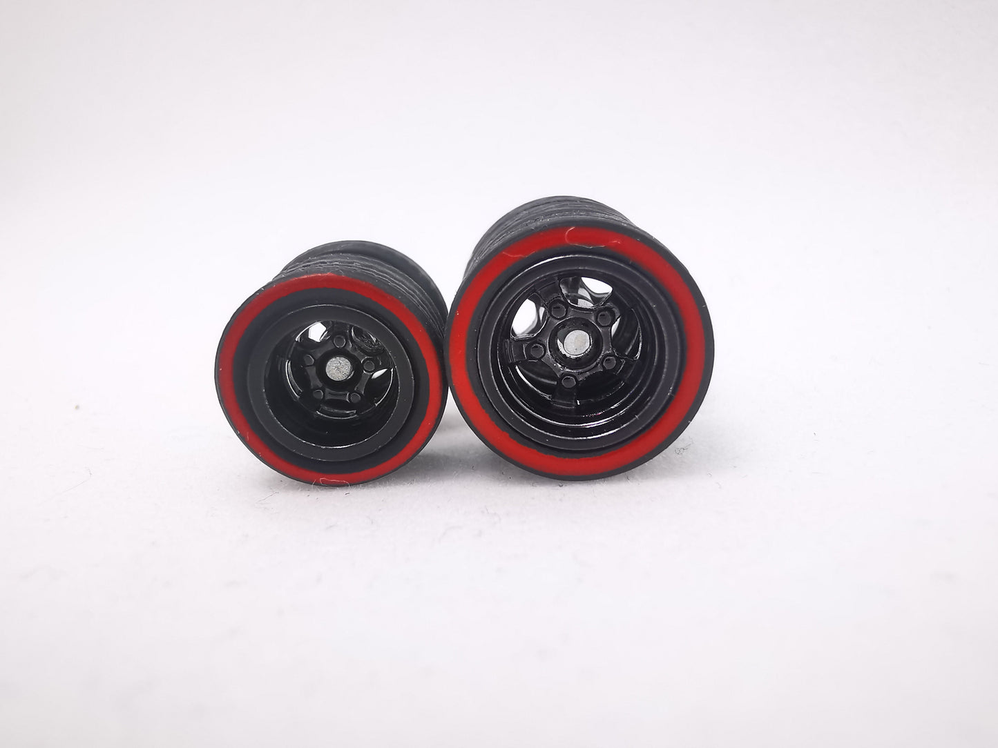5 bolt 1012 mm black ring, black tire with red line