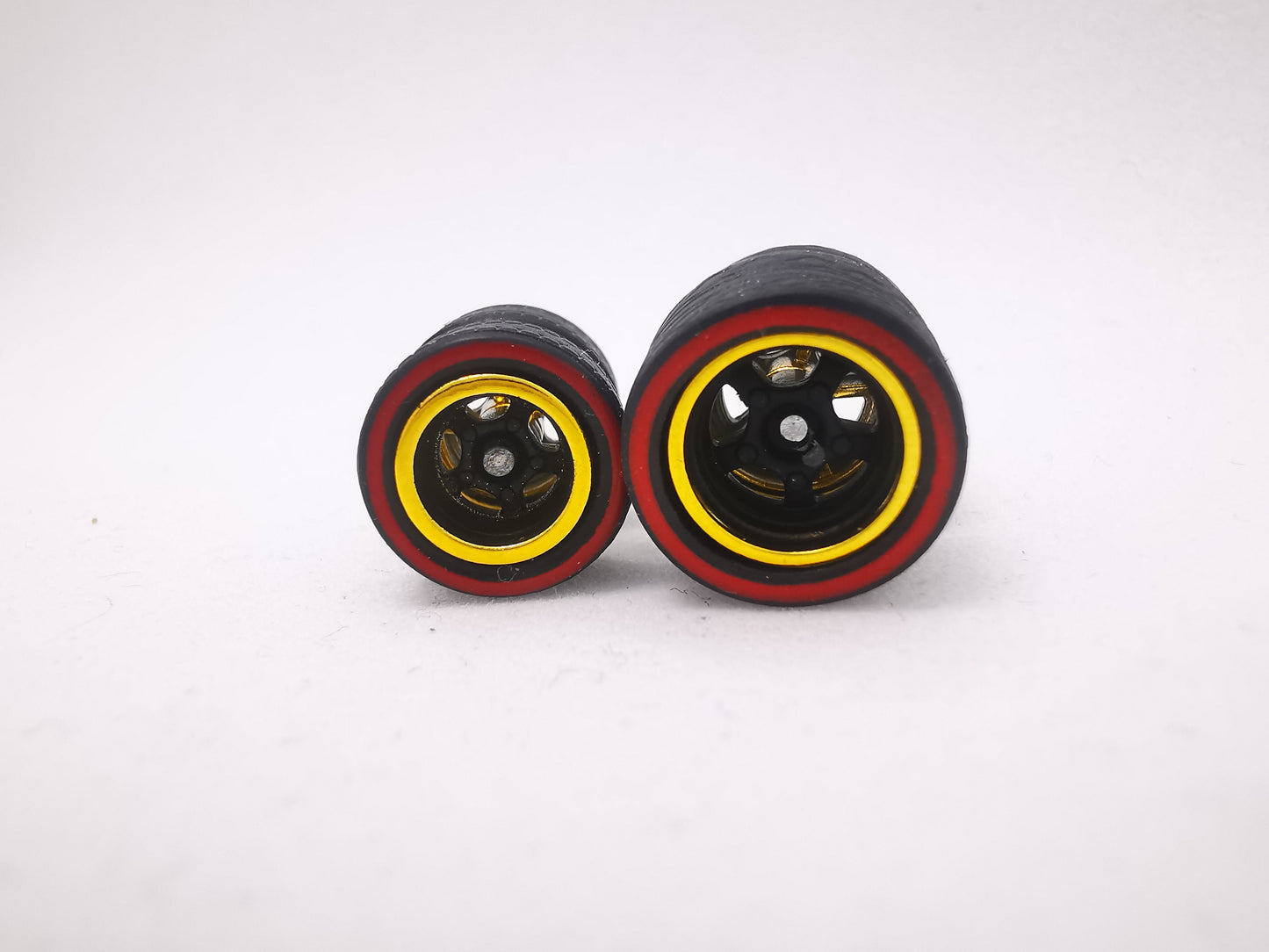 5 bolt 1012 mm black gold ring, black tire with red line