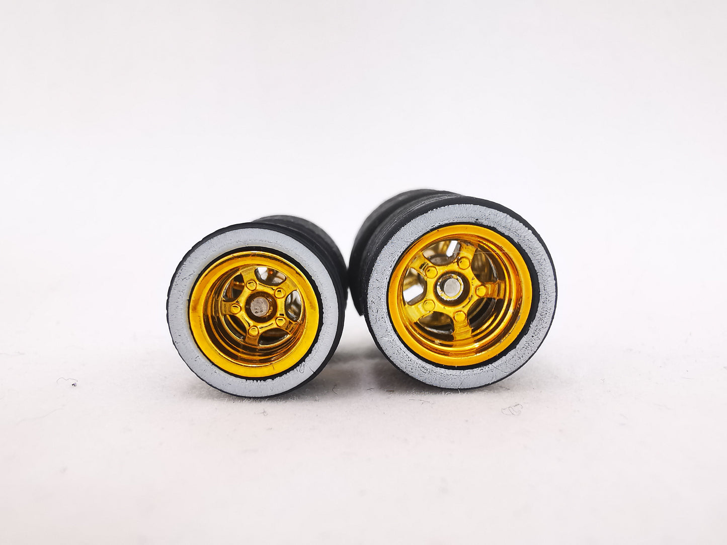 5 bolt 1012 mm gold ring, black tire with white wall