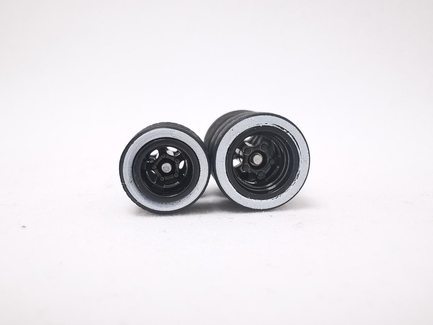 5 bolt 1012 mm black ring, black tire with white wall
