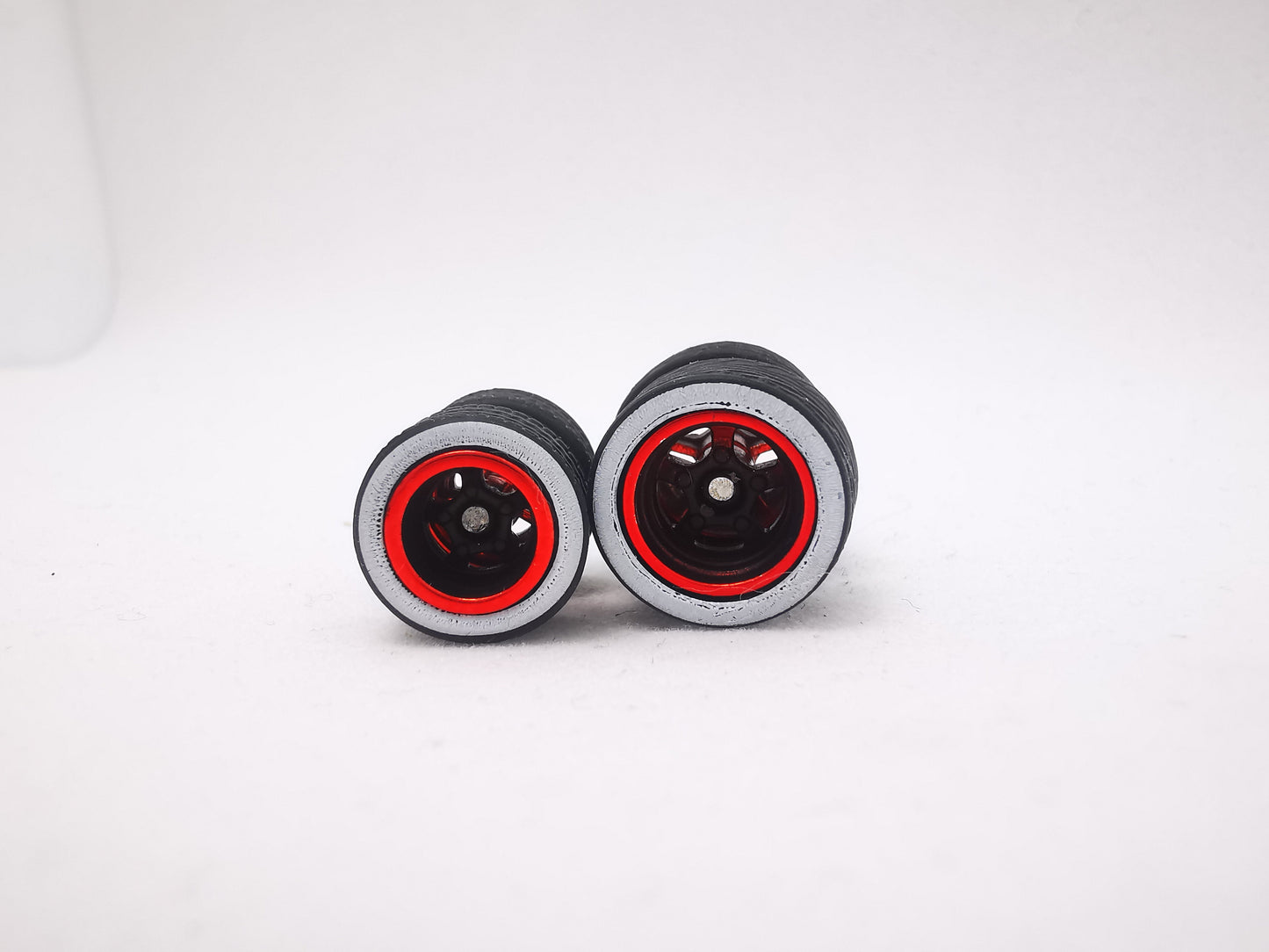 5 bolt 1012 mm black red ring, black tire with white wall