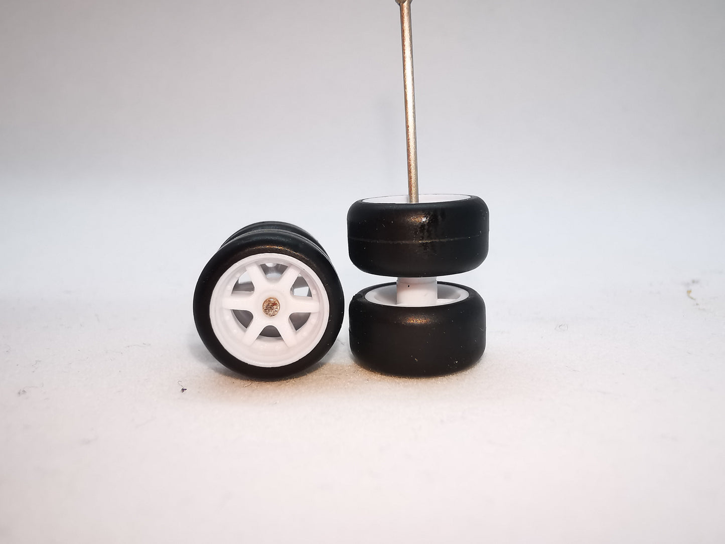 6 spoke jdm 11mm white ring, black tire not removable