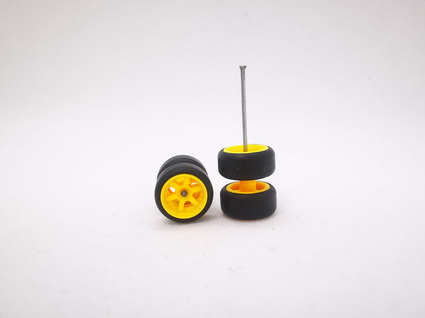 6 spoke jdm 11mm yellow ring, black tire