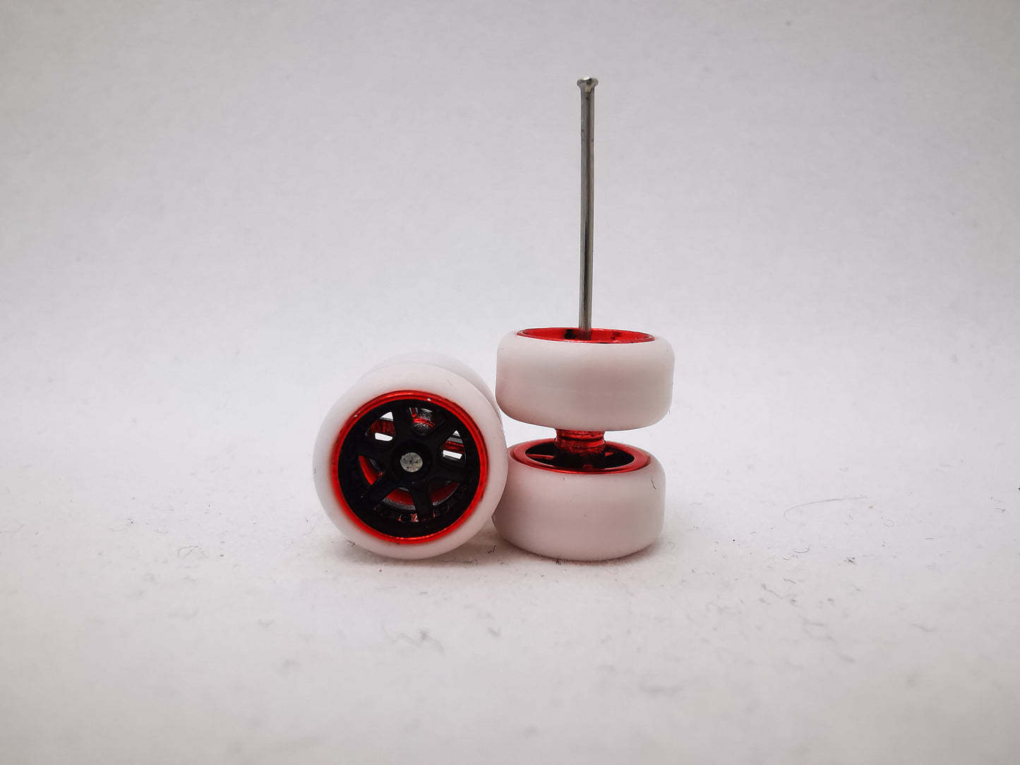 6 spoke jdm 11mm black red ring, white tire
