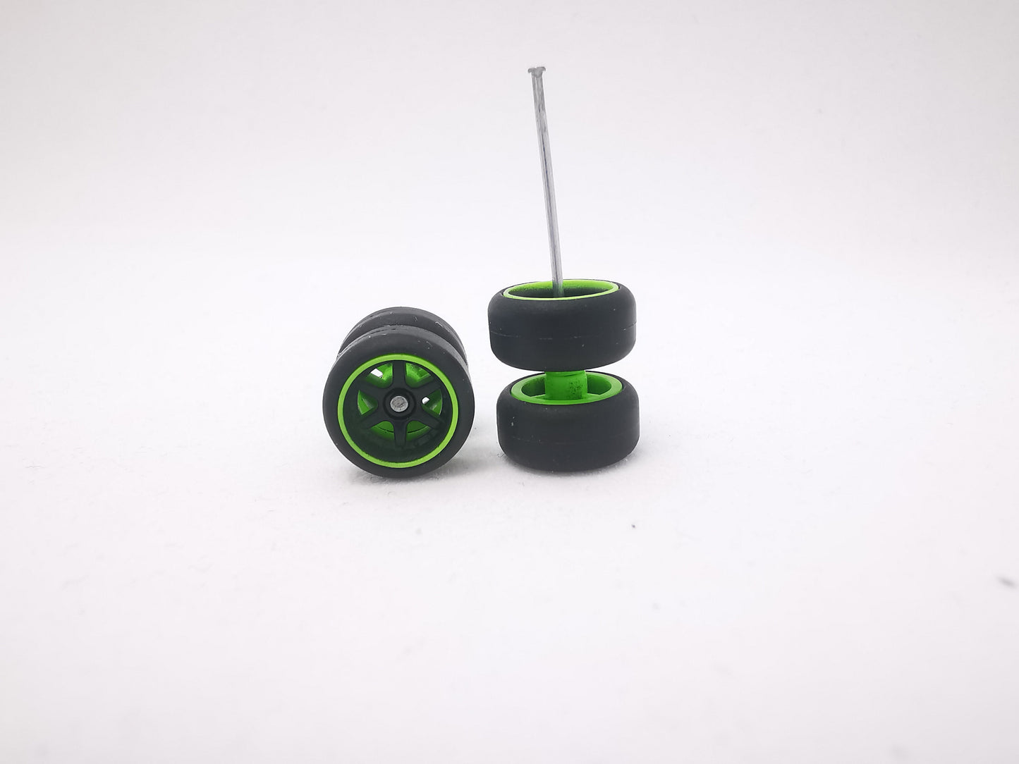 6 spoke jdm 11mm black green ring, black tire