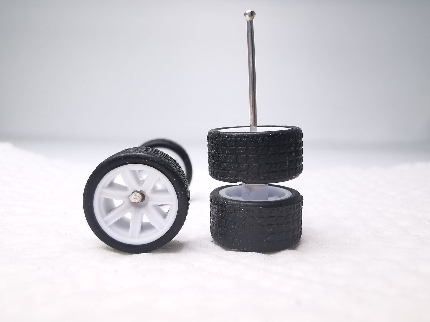 7 spoke jdm 11mm white ring, black tire not removable