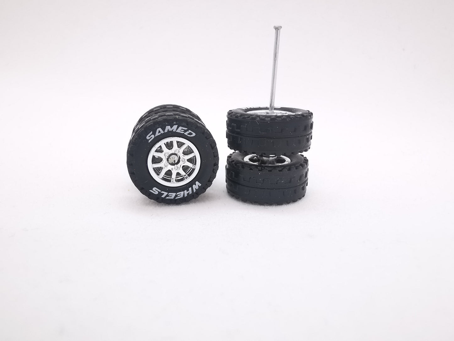 JAGUAR WARRIOR AT 10 MM thunder chrome ring, black tire with lettering