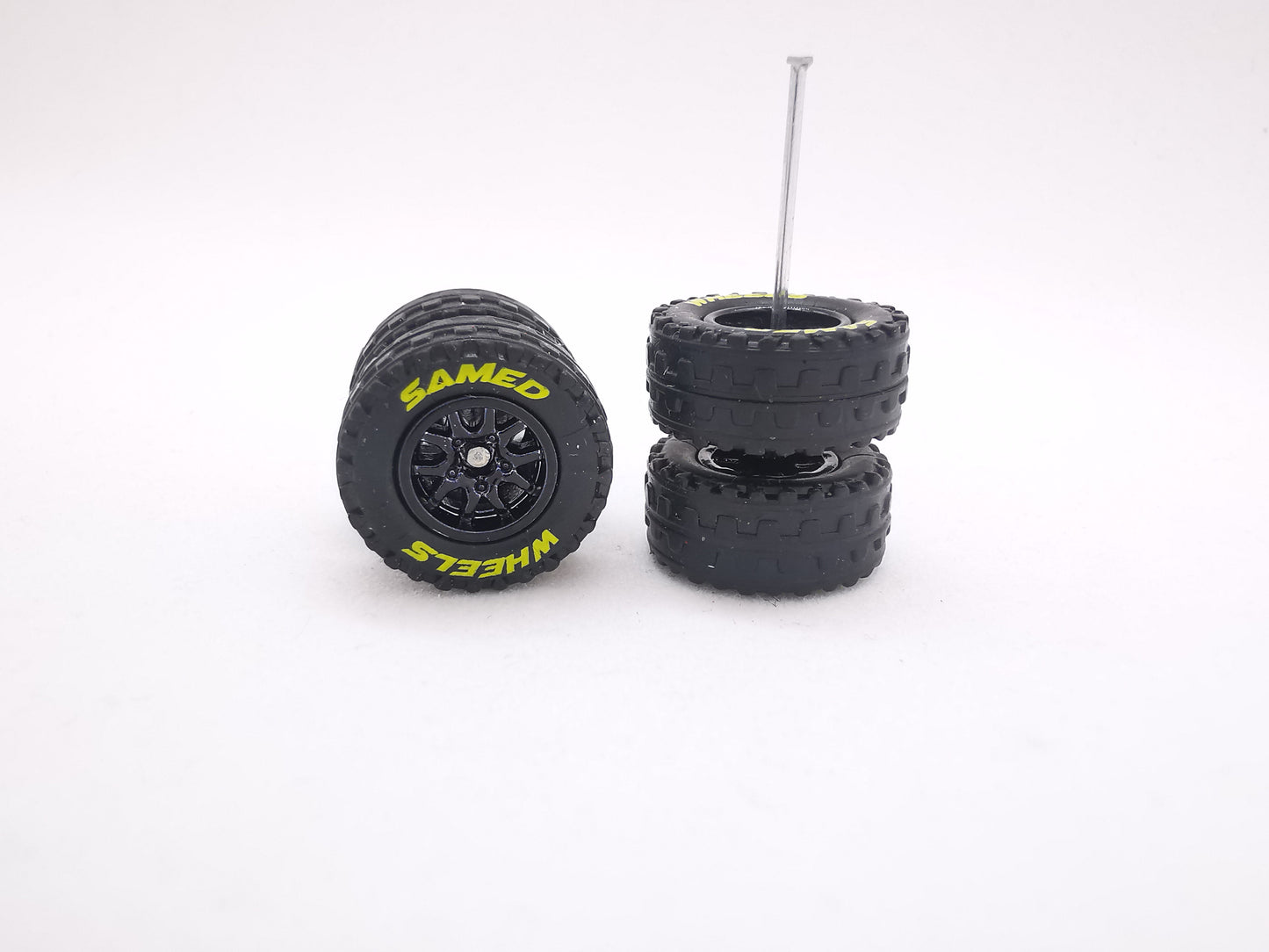 JAGUAR WARRIOR AT 10 MM thunder black ring, black tire with yellow lettering