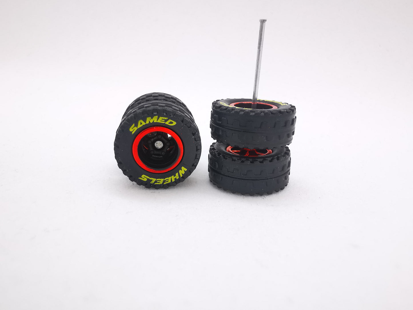 JAGUAR WARRIOR AT 10 MM 5 bolt black red ring, black tire with yellow lettering
