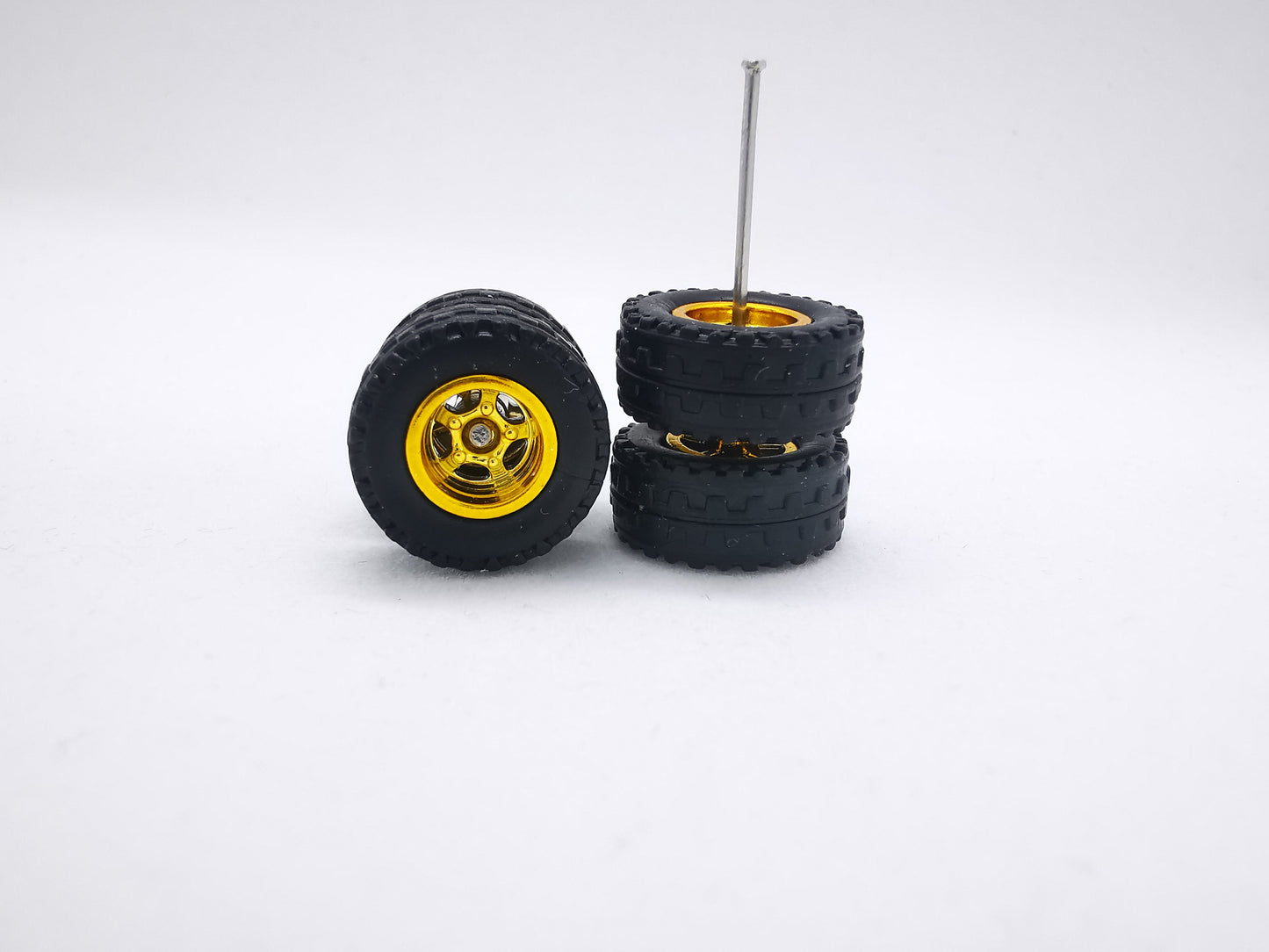 JAGUAR WARRIOR AT 10 MM 5 bolt gold ring, black tire