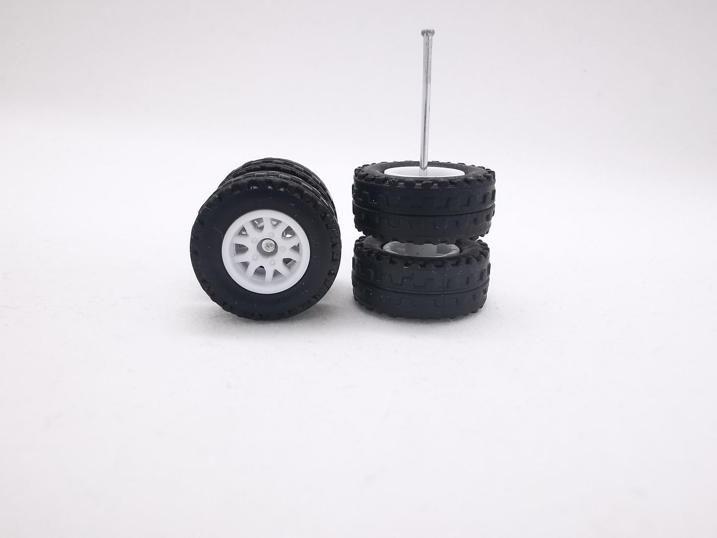 JAGUAR WARRIOR AT 10 MM thunder white ring, black tire