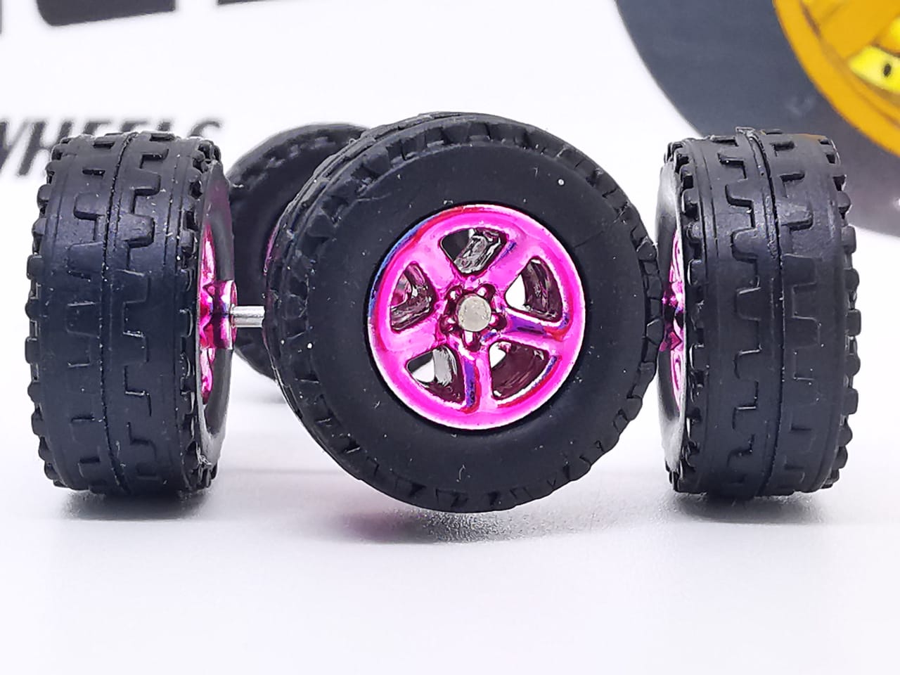 JAGUAR WARRIOR AT 10 MM 5 bolt muscle pink ring, black tire