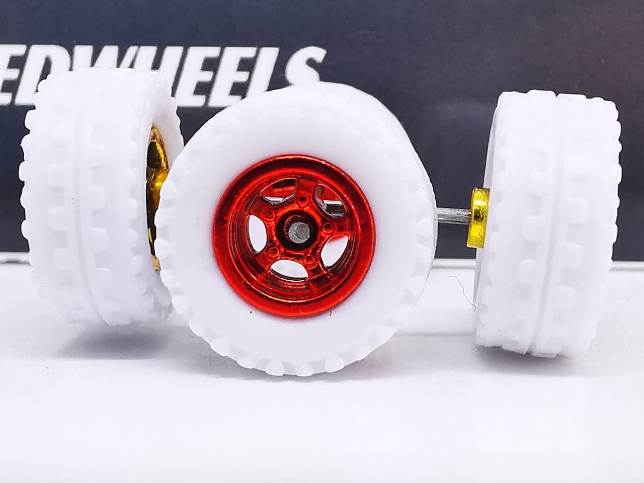 JAGUAR WARRIOR AT 10 MM 5 bolt red ring, white tire