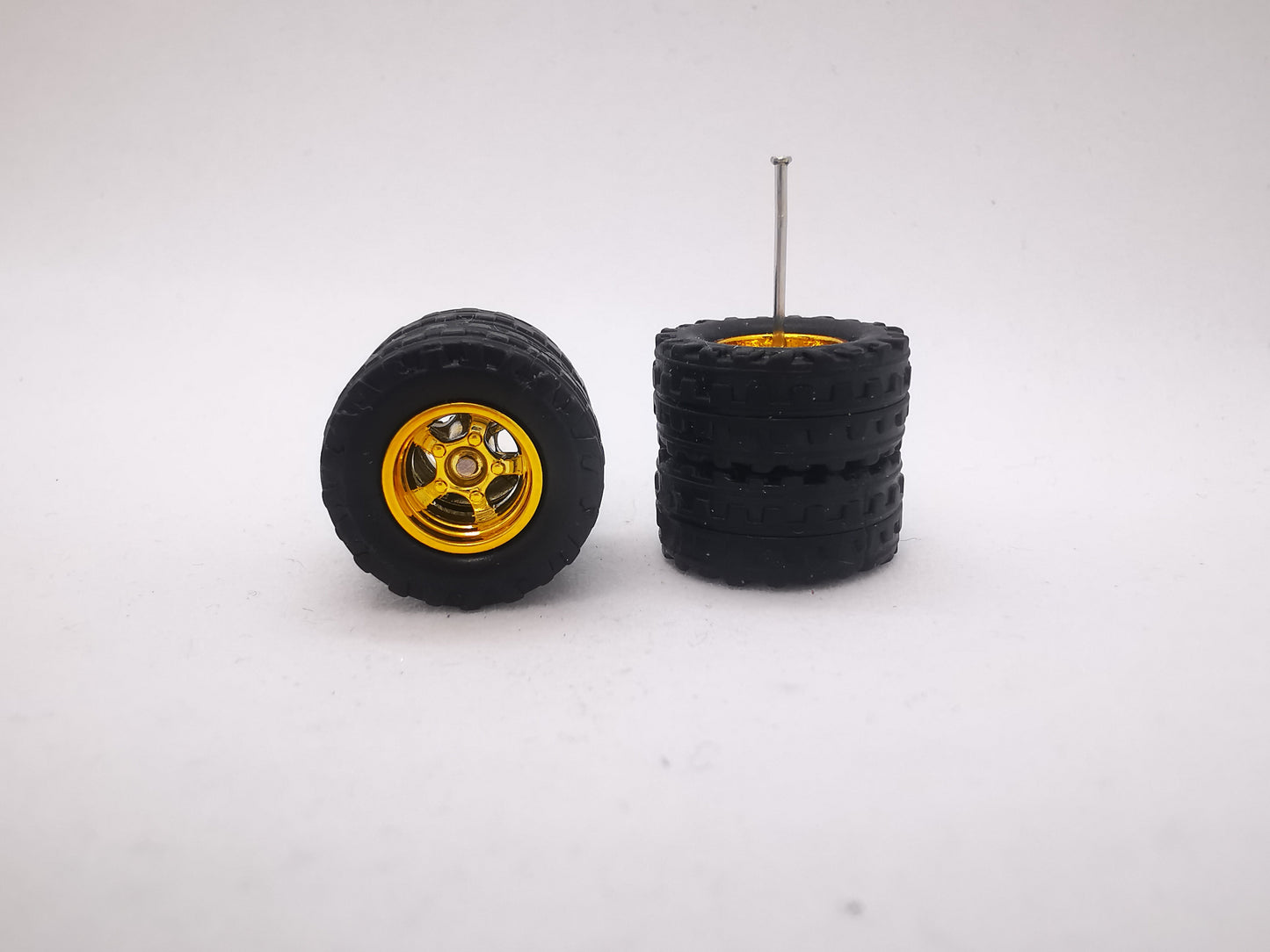 JAGUAR WARRIOR AT 12 MM 5 bolt gold ring, black tire XL