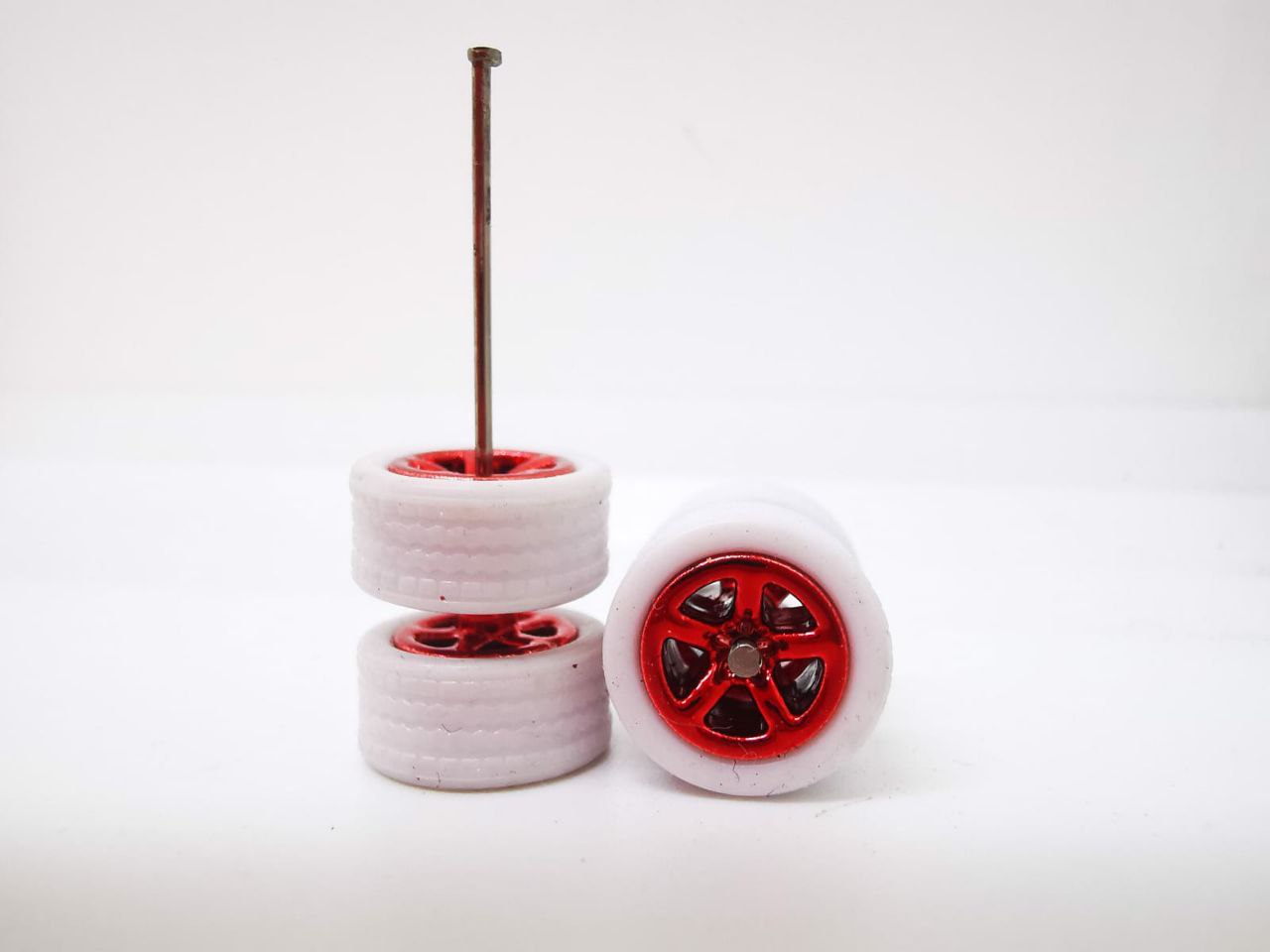 5 spoke/Muscle 10MM red ring, white tire