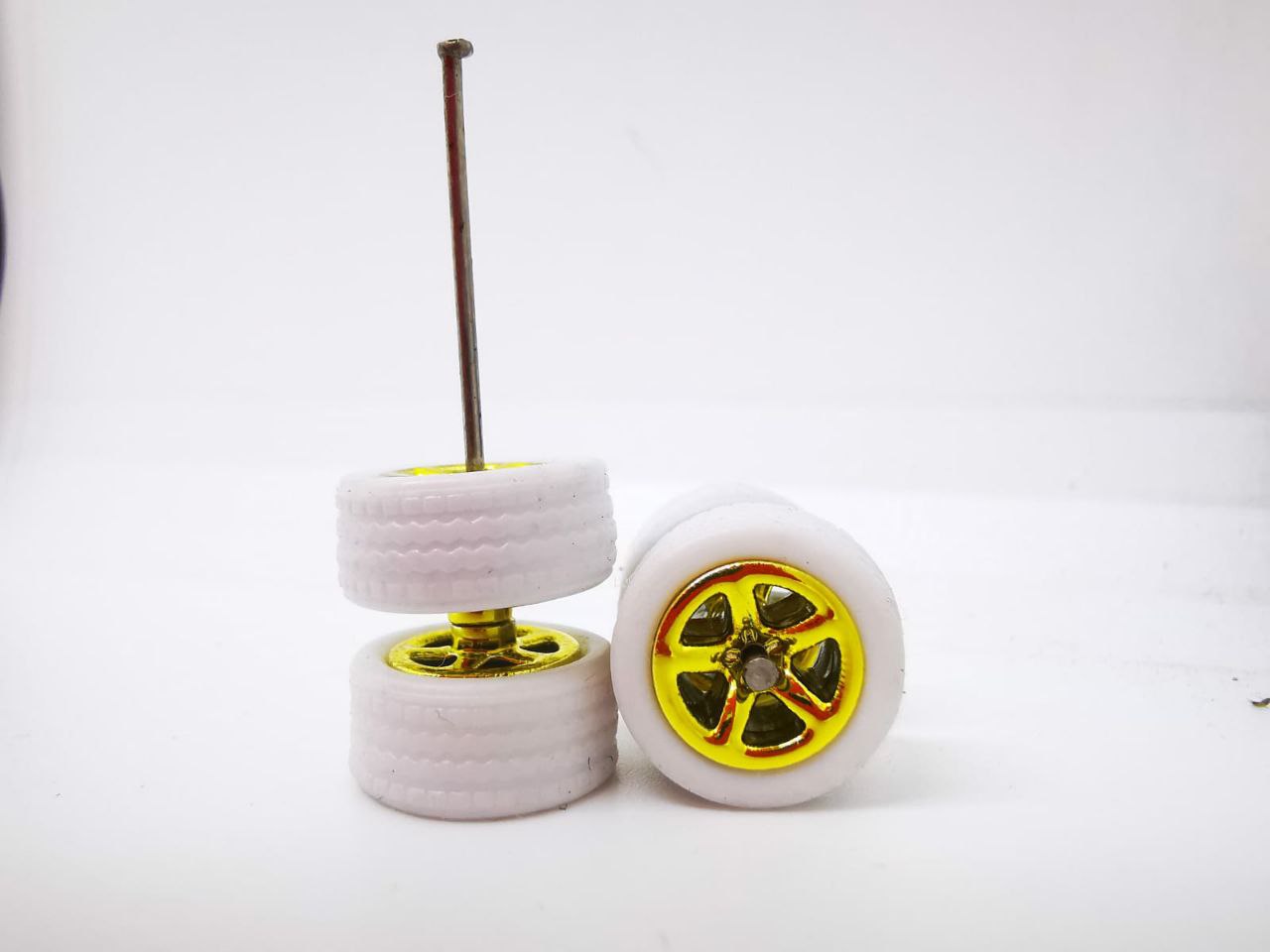 5 spoke/Muscle 10MM Yellow ring white tire
